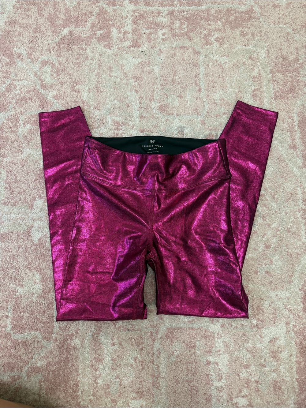 Heroine Sport Metallic Magenta leggings. Women size medium